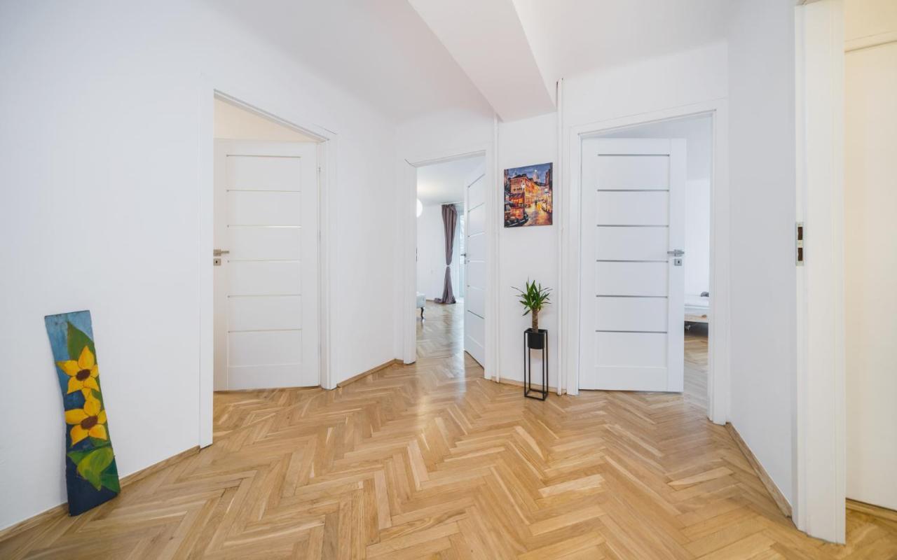 Sunshine Parkside Hideaway - 3 Bedroom - By Upstairs Krasków Eksteriør bilde