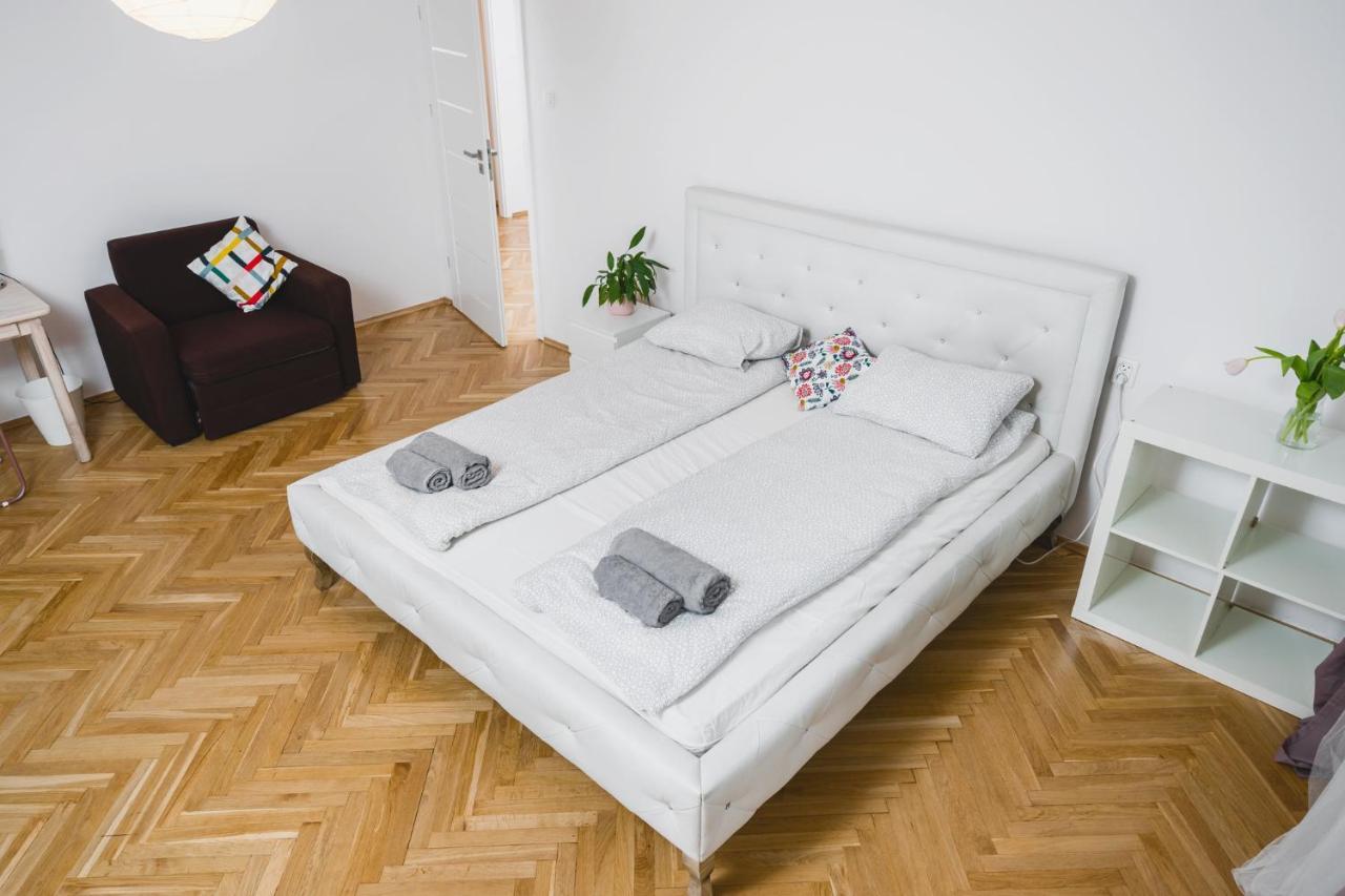Sunshine Parkside Hideaway - 3 Bedroom - By Upstairs Krasków Eksteriør bilde
