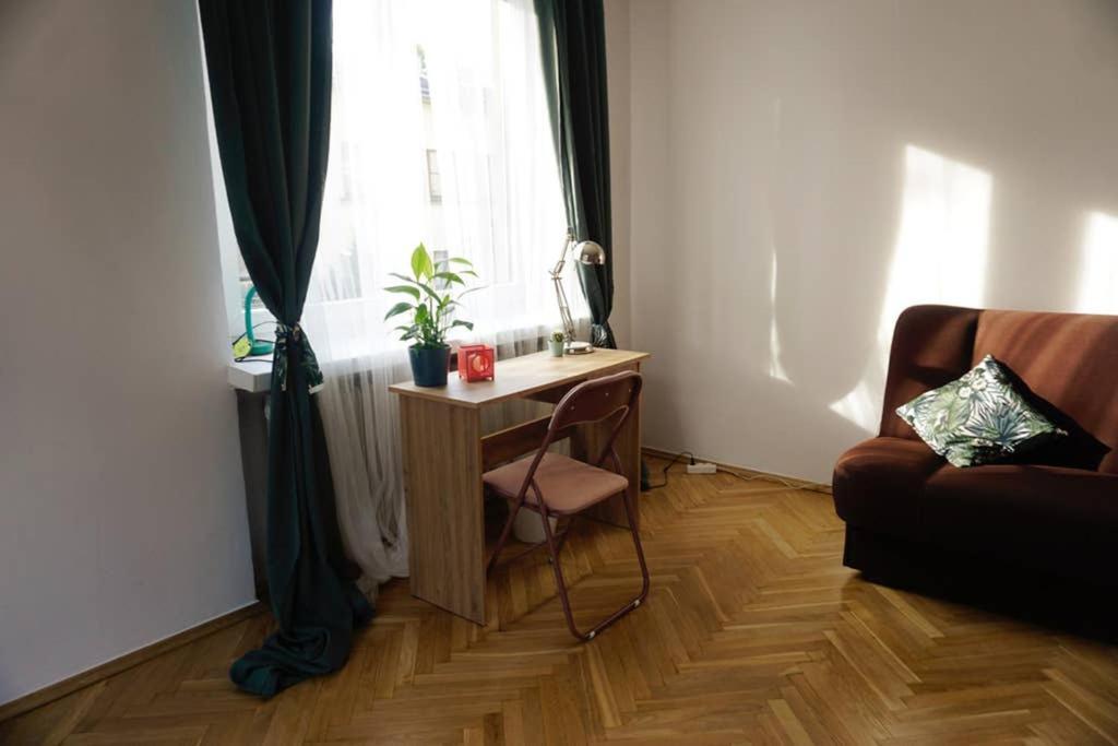 Sunshine Parkside Hideaway - 3 Bedroom - By Upstairs Krasków Eksteriør bilde